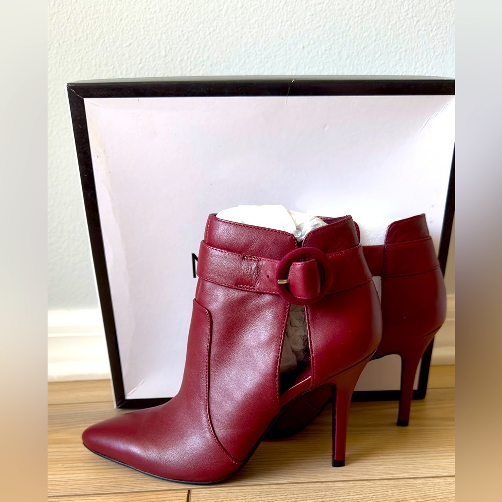 Nine West burgundy red heel dress boots size 6M